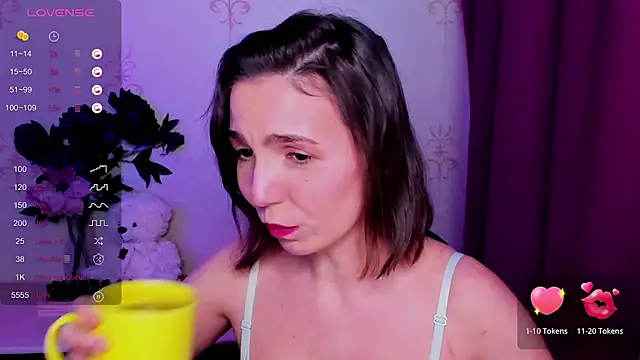 KindHazelHere_ webcam