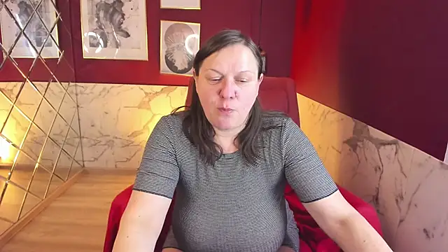 KellyPerfection webcam