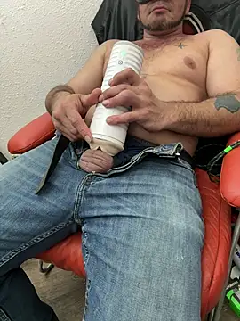 2addictivelyhorny webcam