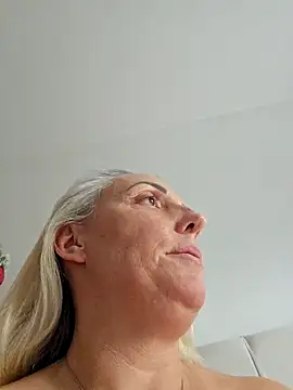 theblondecocklover webcam