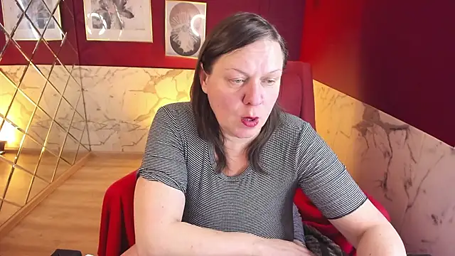 KellyPerfection webcam