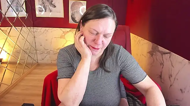 KellyPerfection webcam