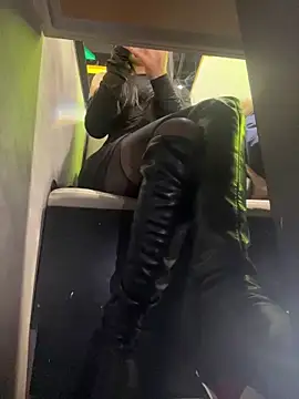 美女petoys在线直播