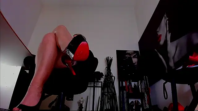 MistressDemi webcam