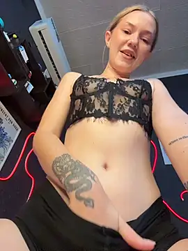 MilaMoone webcam