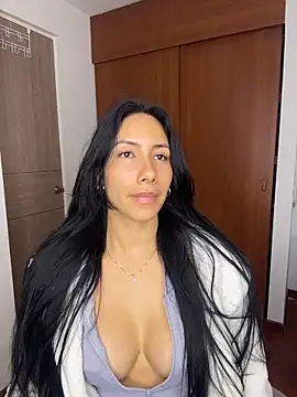 Webcam Model (ArianaReynoldss) is live