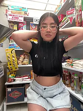 Webcam Model (StrawberryPink_)  is live.Free join now!