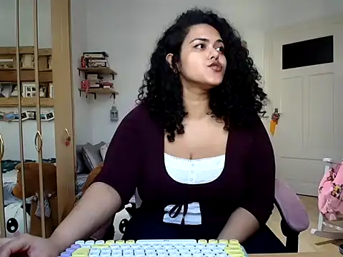 Curvydesifromgermany webcam