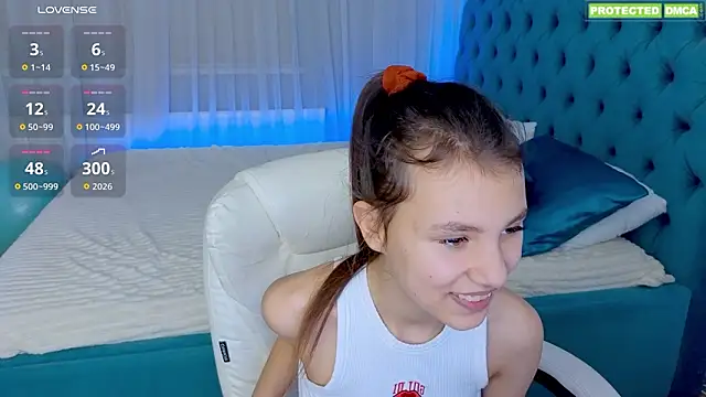 Little__Lunaa webcam