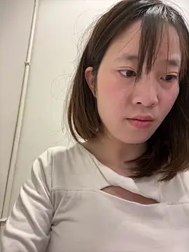 美女littleqiu在线直播