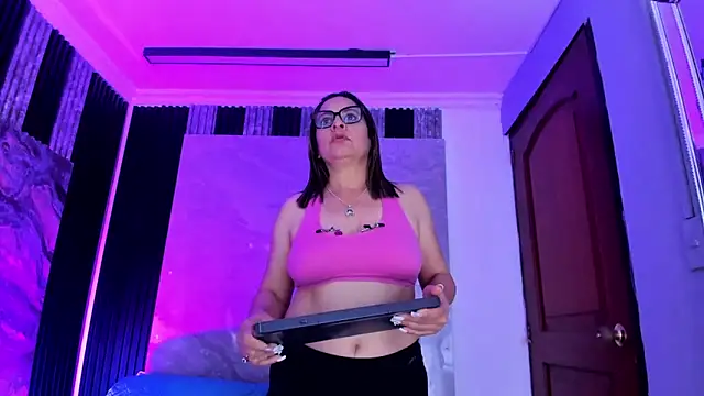 Agatha_Pleasure webcam