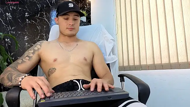 Alexander_ferre webcam