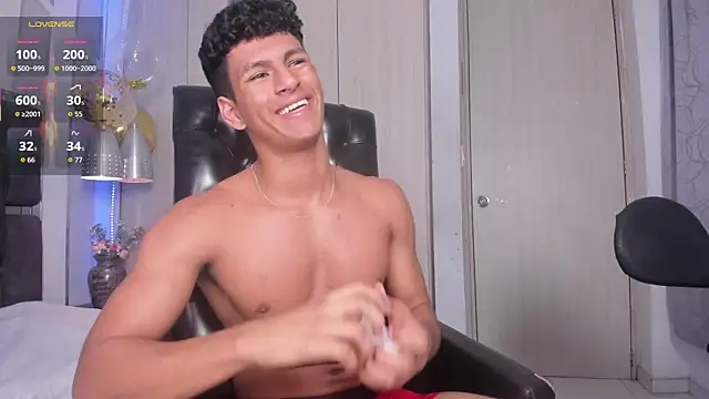 DomenicoRey live sex cam