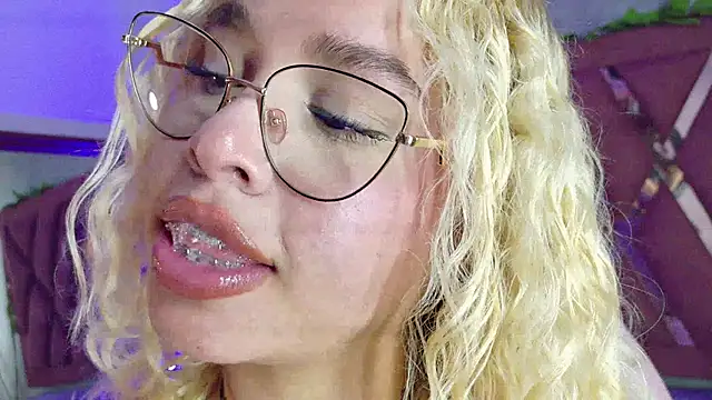 haelycute - Haelycute's free webcam - UK Sex Cams