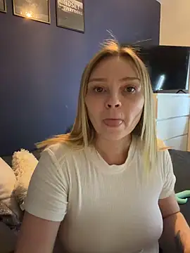 Webcam Model (Sky25x)  is live.Free join now!