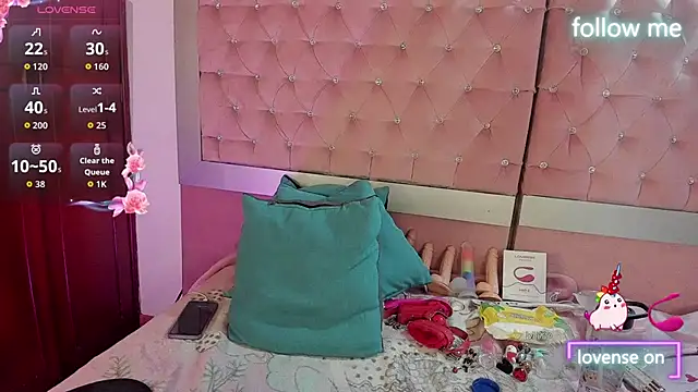 neeko_princes (F young) - 2 fingers in pussy