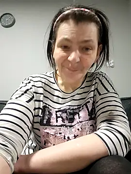 roksa2026 (F milf) - Moje piersi +dildo pod prysznicem