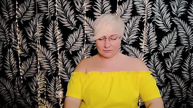 Olivia_playful webcam