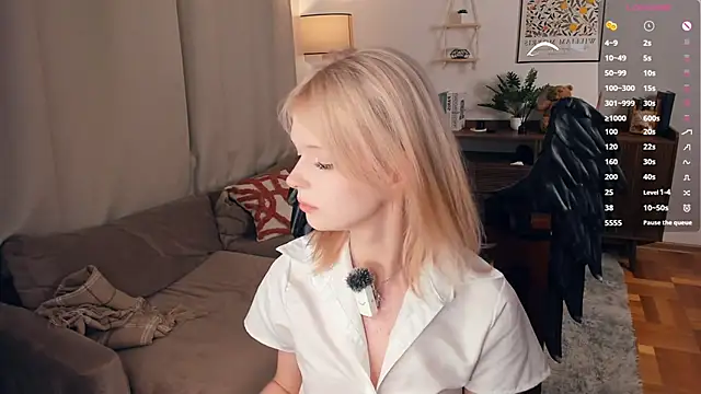 LaureMestler's live cam