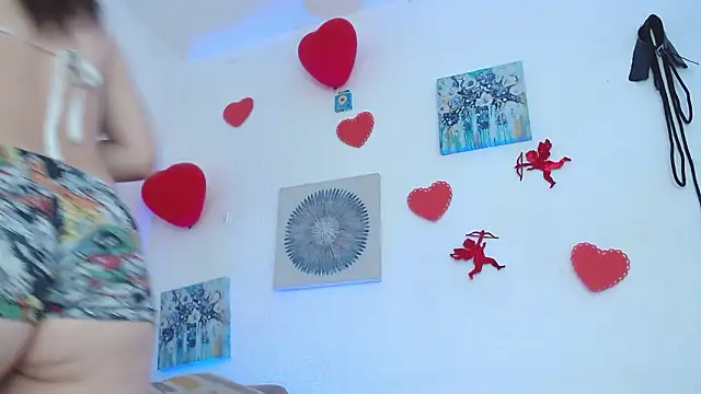 CarolineAikos webcam