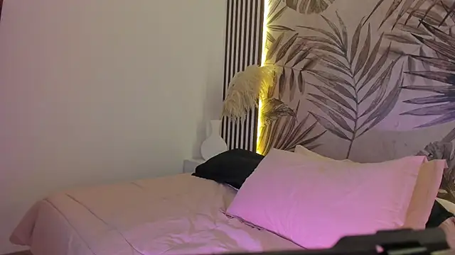 Samaantha-White webcam