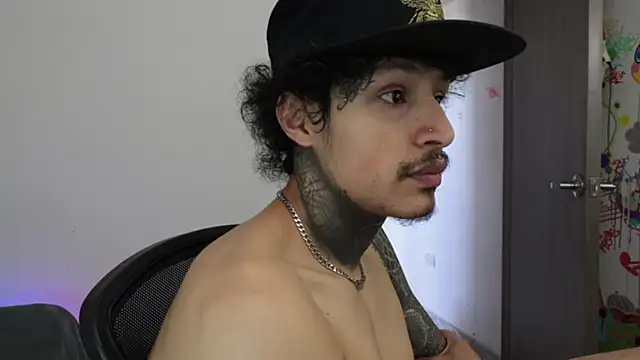 trieone - Trieone's free webcam - UK Sex Cams