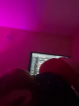 purple-hornet webcam