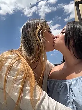 Antonella_Julieta webcam