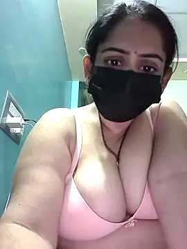 Webcam Model (diyam4002)  is live.Free join now!