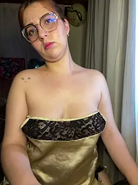 Webcam Model (CoraVibes)  is live.Free join now!