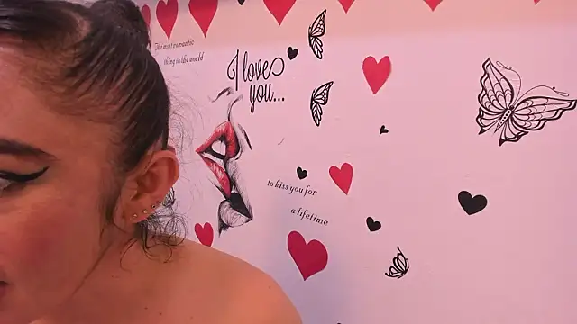 charlotte-11 - Charlotte-11's free webcam - UK Sex Cams