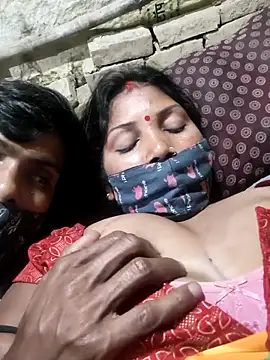 Indiandesicouple155 webcam