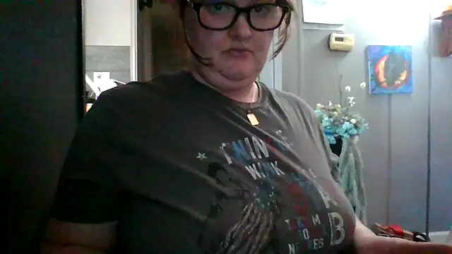 MilfBunny7DDD webcam