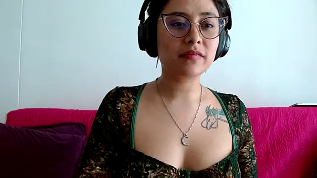 Juliexxxxtasy webcam