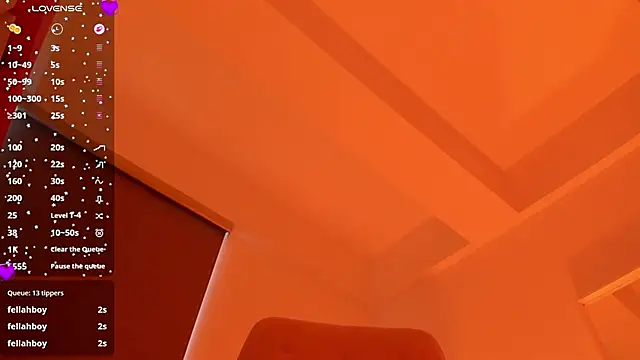 laura-hills18 webcam