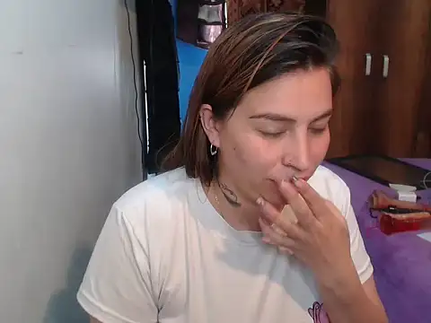 layanafuckass webcam