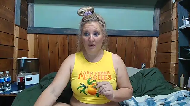 lisaxlovexxx (F milf) - Play Time!!