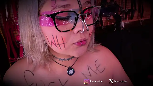 Laura_takint webcam
