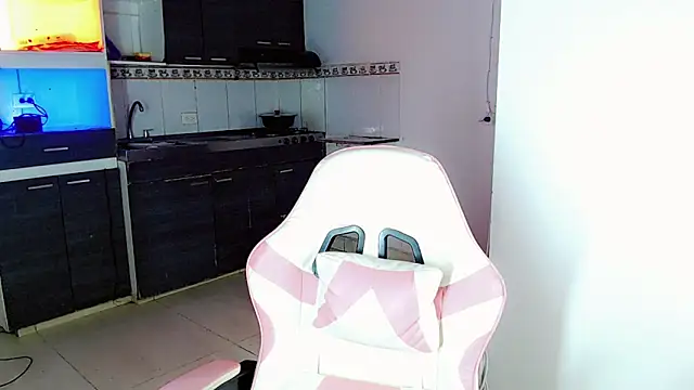 baspolit_snow77 - Baspolit_Snow77's free webcam - UK Sex Cams