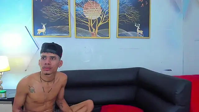 Alex_jeins_at webcam