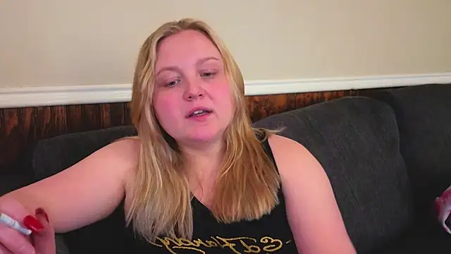 PhatAssBlond webcam