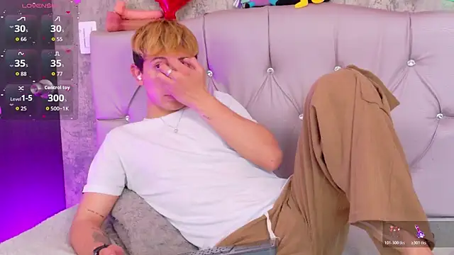 Naughty__Chriss webcam