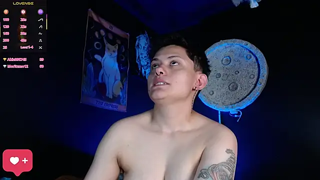 girl_intense444 webcam