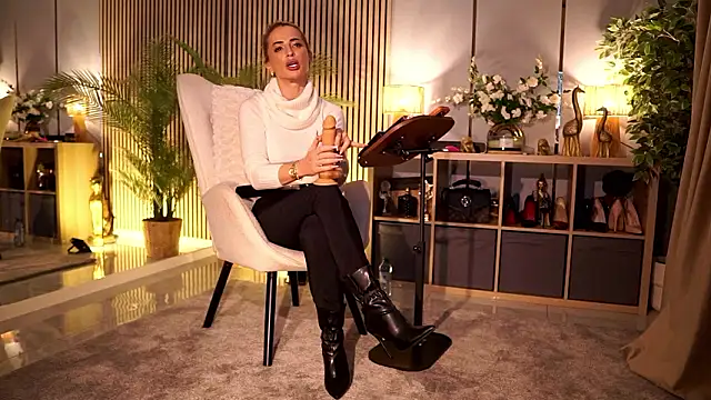 MissEmaDivine webcam