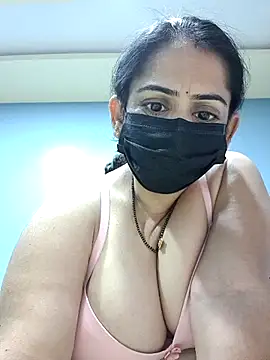 Webcam Model (diyam4002)  is live.Free join now!