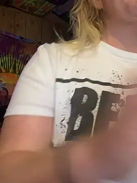 TrashleyRosebud webcam