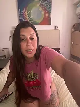 Webcam Model (Grancurviss)  is live.Free join now!