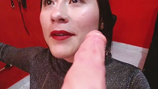 Emily_Slave28 webcam