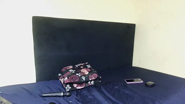 SweetTitties21 webcam