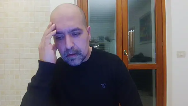 amirdib2025 - AMIRDIB2025's free webcam - UK Sex Cams